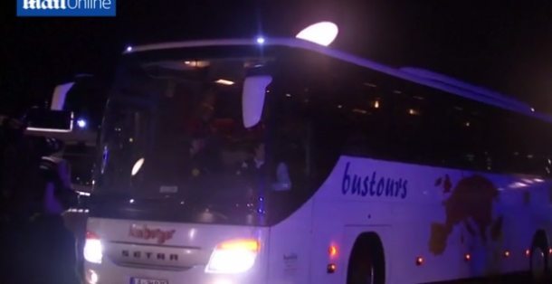 un politician din bavaria i a trimis lui merkel un autobuz cu 31 de imigranti sirieni nu mai facem fata 172160